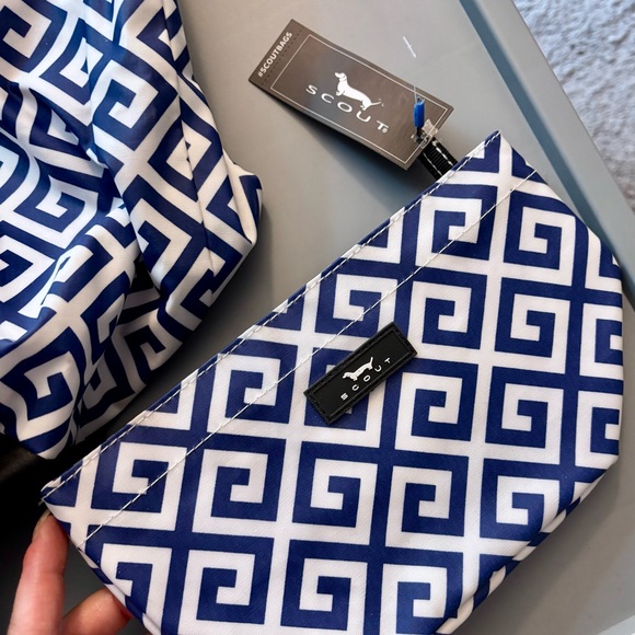 NWT Scout Weekender and Cosmetic Bag Set - Picture 4 of 11